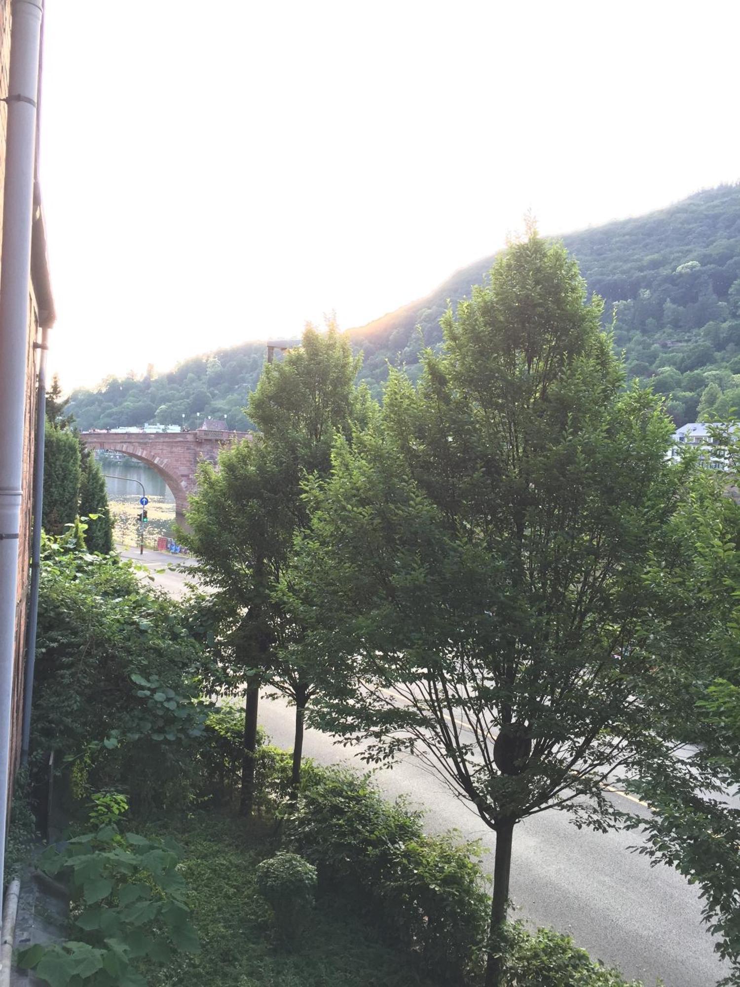 Zur Alten Brücke 3*